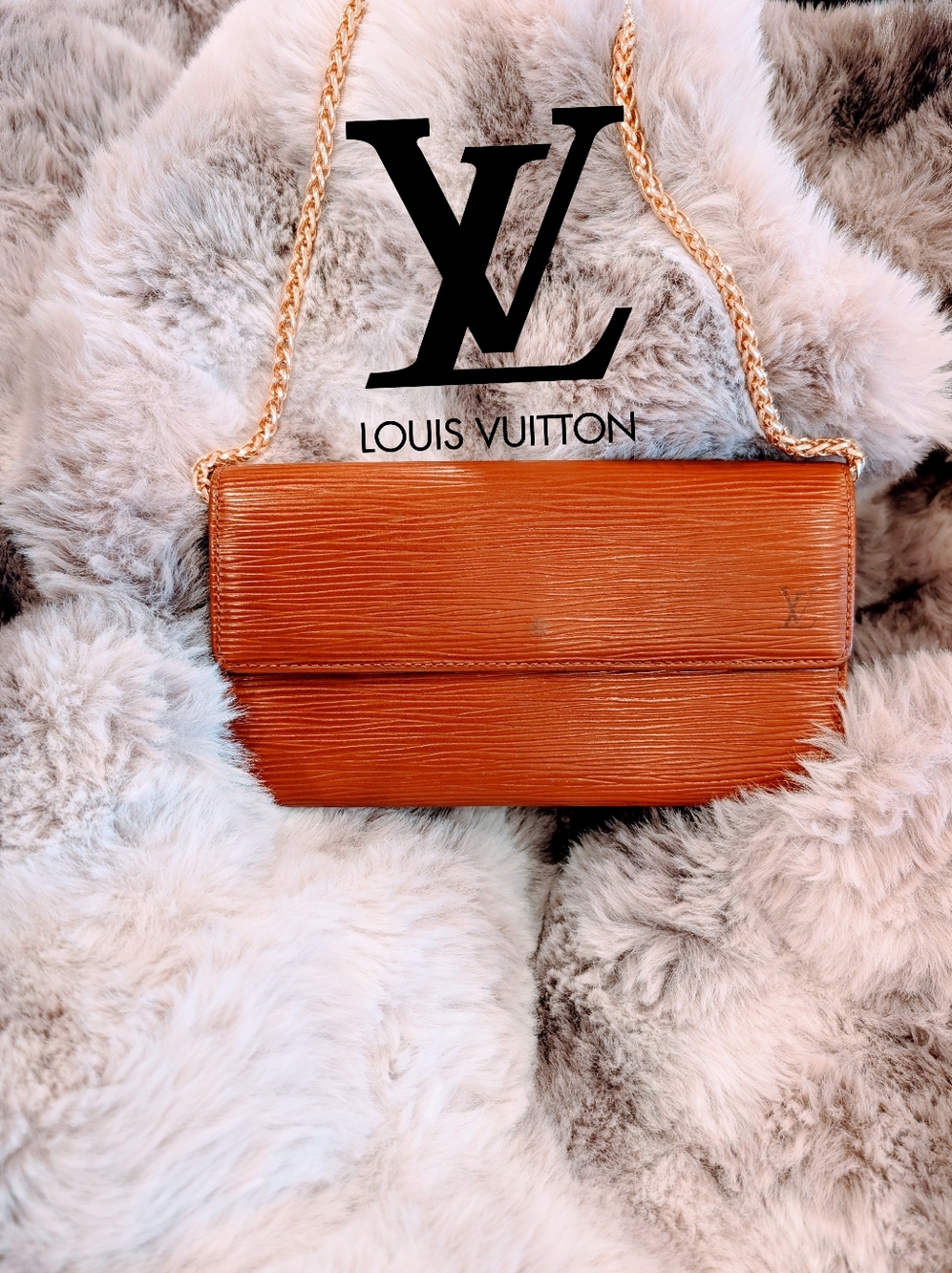 Leather Chain Shoulder Bag in Cognac